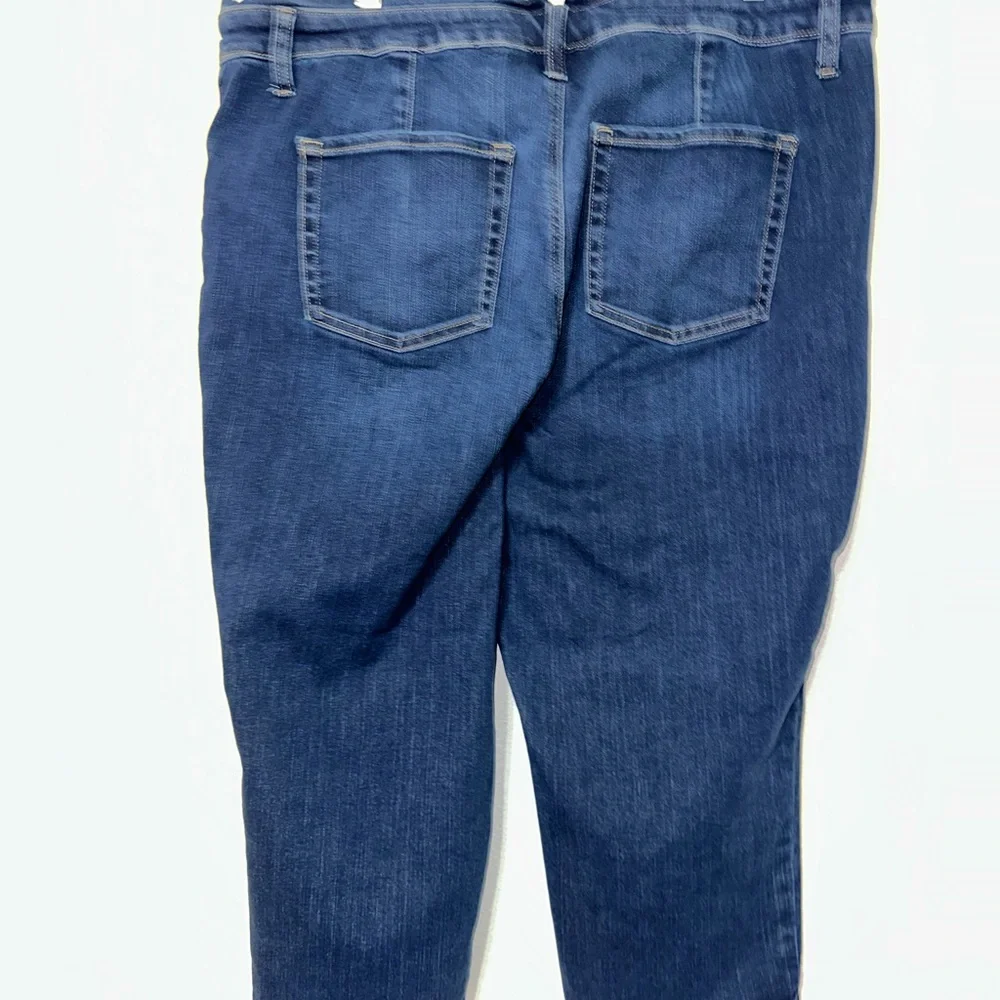 Maurices MJeans 20W High Rise Dark Wash Crop Capri Jeans Button Fly - Picture 3 of 6